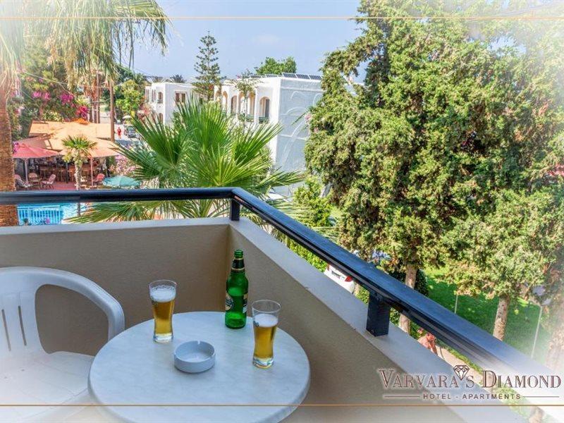 פלטאנס Varvaras Diamond Hotel מראה חיצוני תמונה