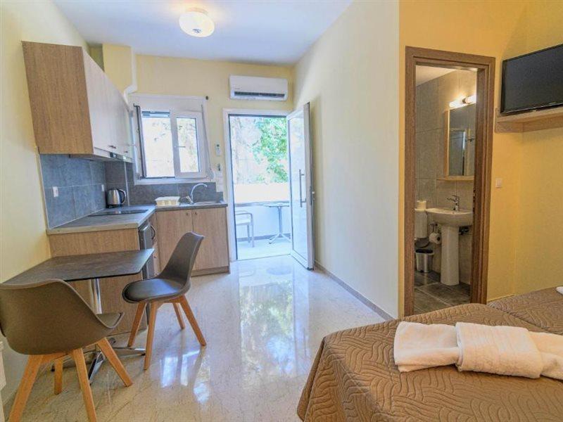 פלטאנס Varvaras Diamond Hotel מראה חיצוני תמונה